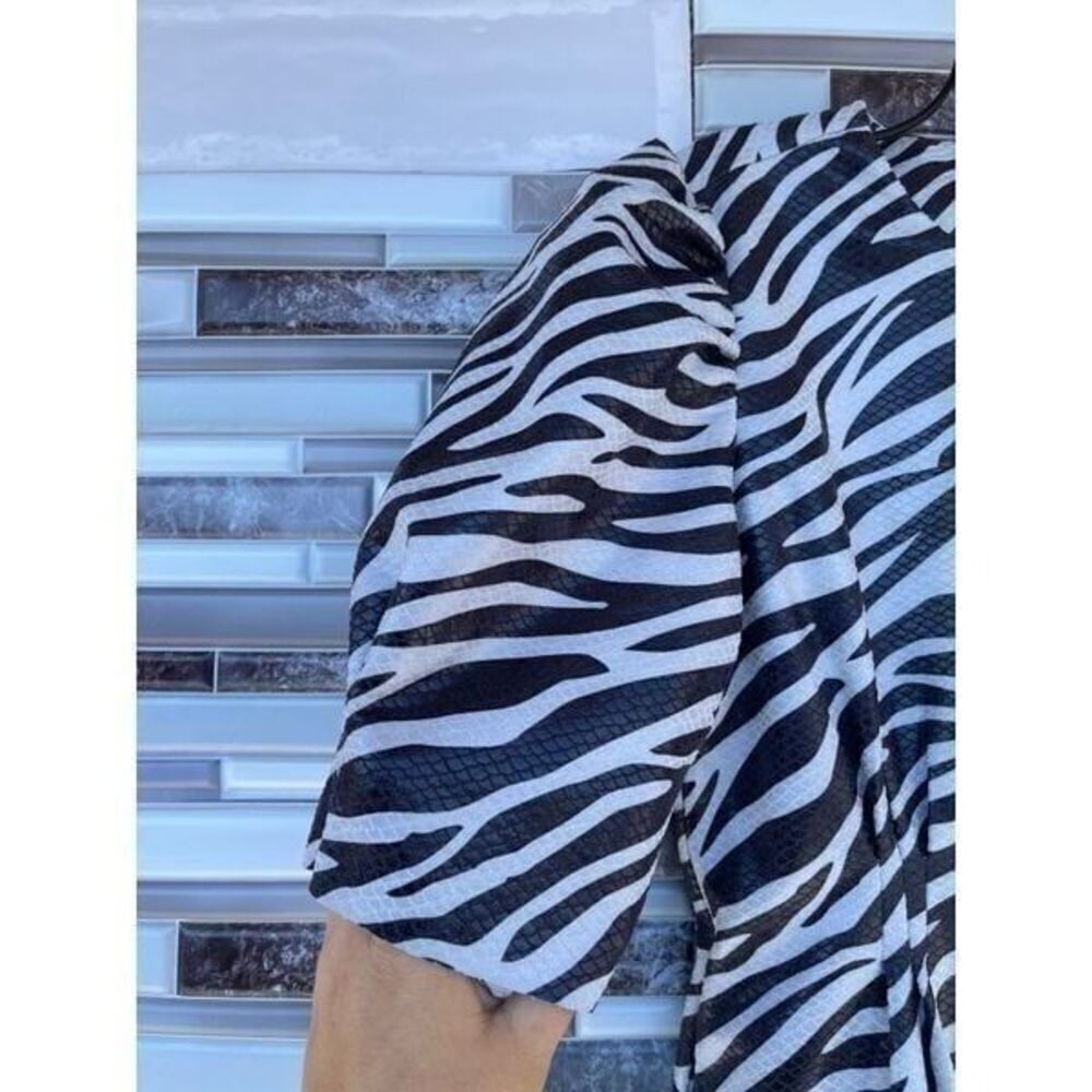 En Saison Zebra Print Mini Dress small - Picture 5 of 12